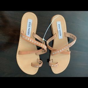 Steve Madden sandal with toe hold. NWOT